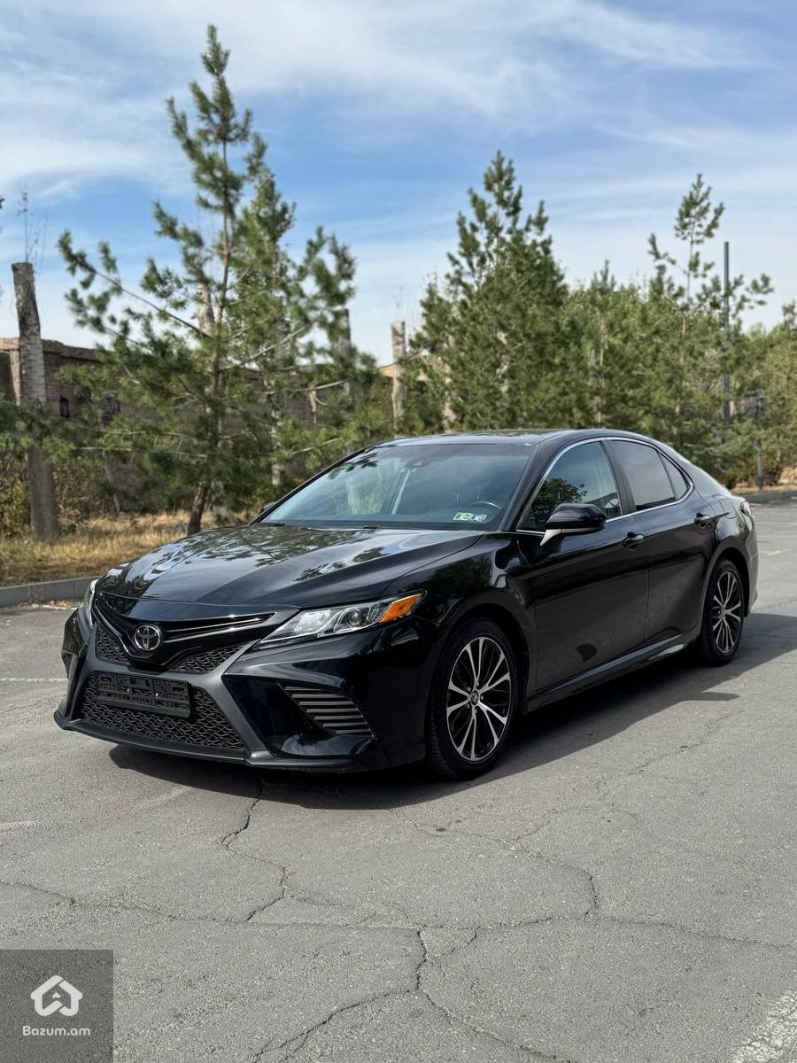 Toyota Camry SE - image 4