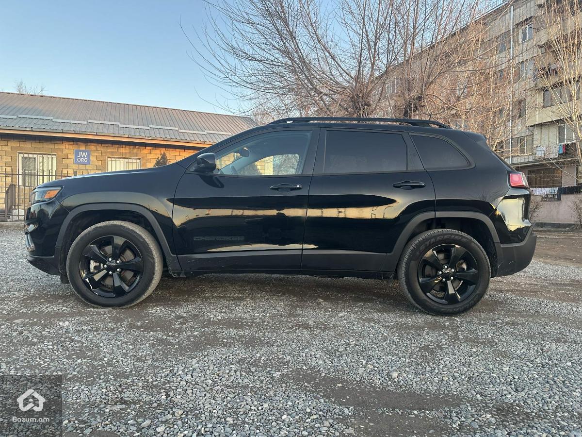 Jeep Cherokee Altitude Edition - image 17