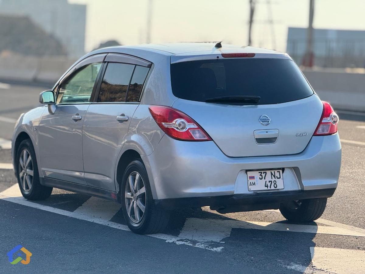 Nissan Tiida - image 8