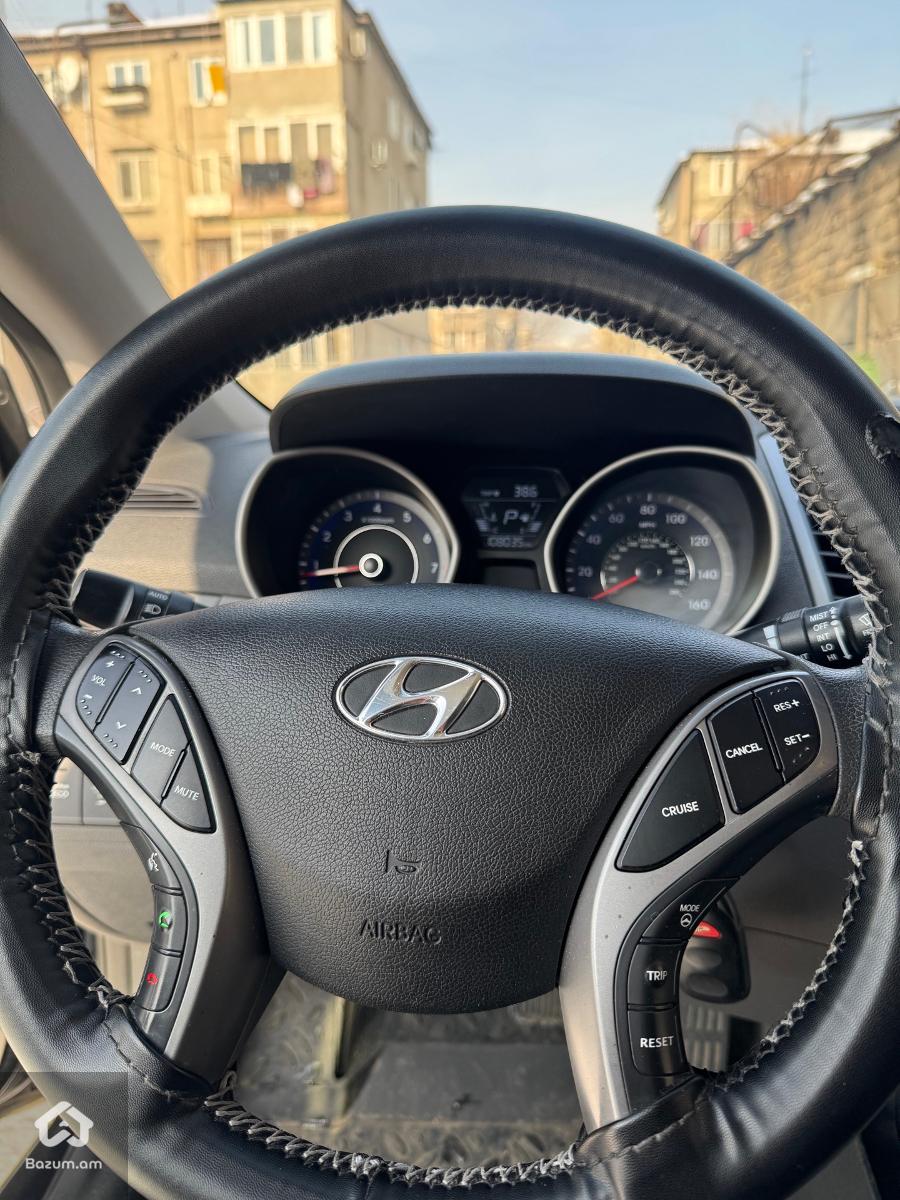 Hyundai Elantra - image 13