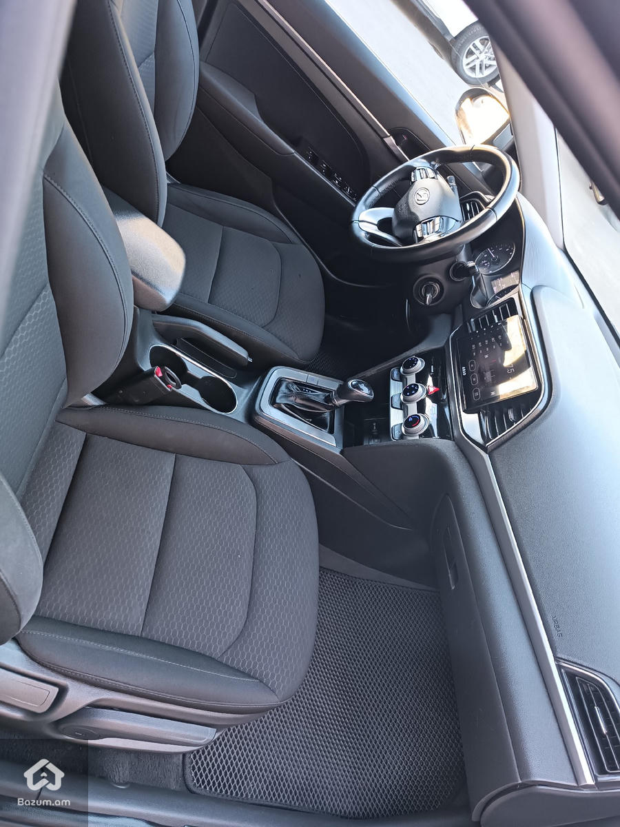 HYUNDAI ELANTRA  - image 6