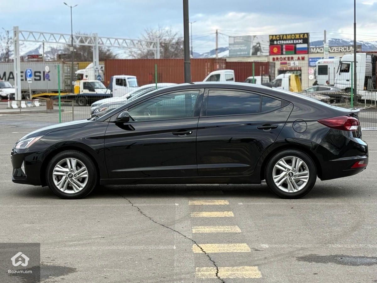 Hyundai Elantra - image 20