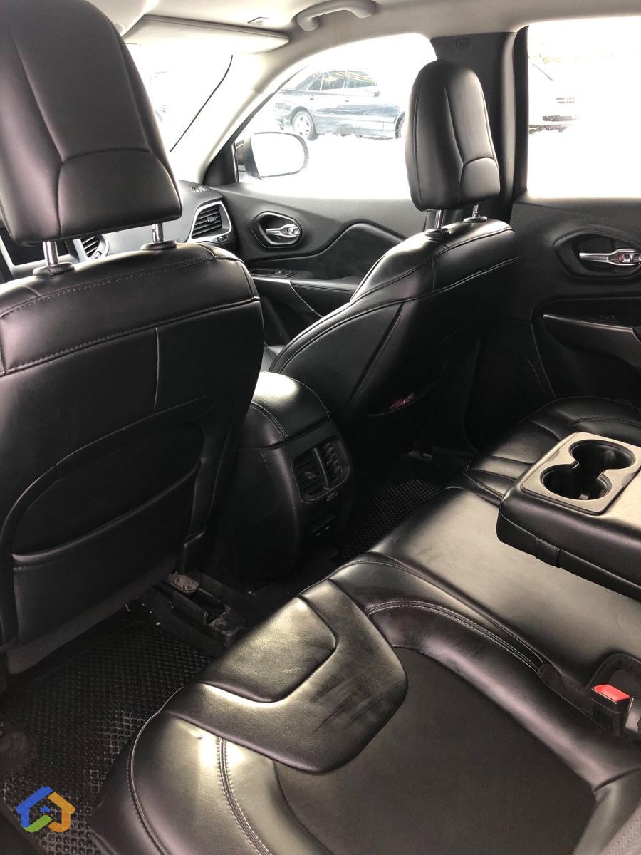 Jeep Cherokee - image 11