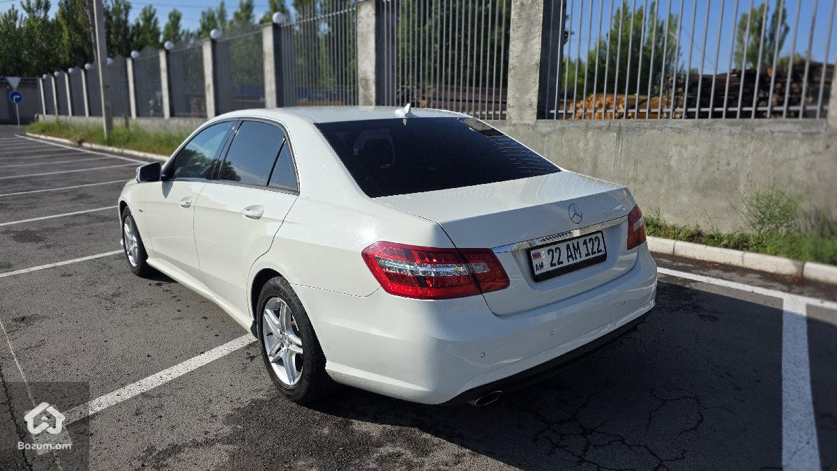Mercedes Benz - image 4