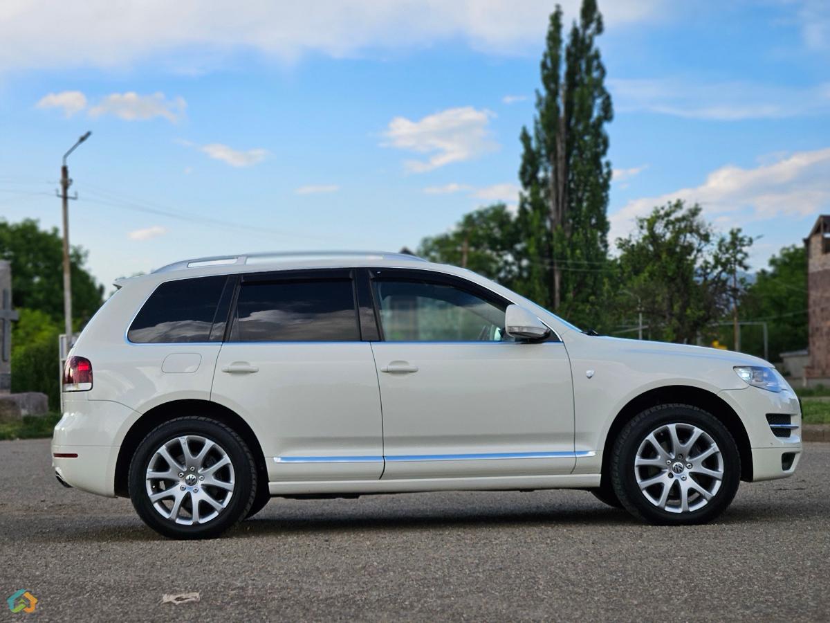 Volkswagen Touareg - image 8