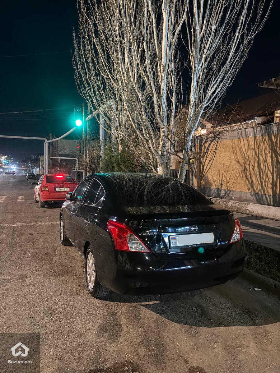 Nissan Versa 2013 - image 2