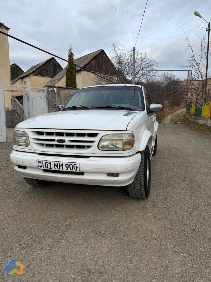 Ford Explorer - image 1