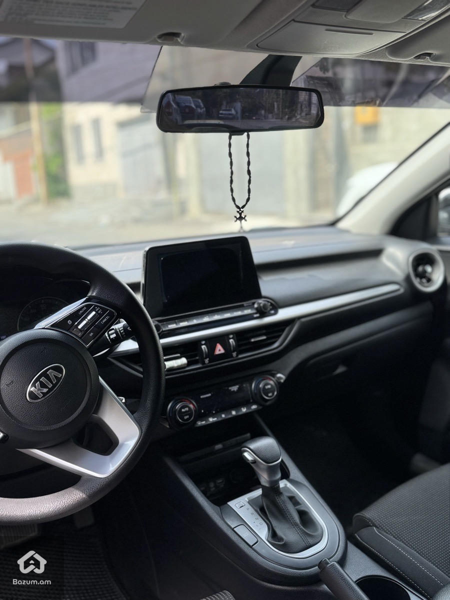Kia Forte - image 4
