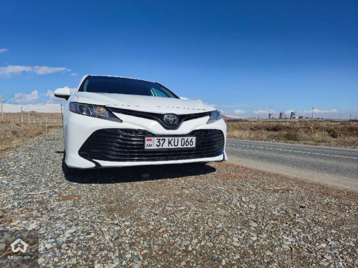 Toyota Camry 2020 - image 1