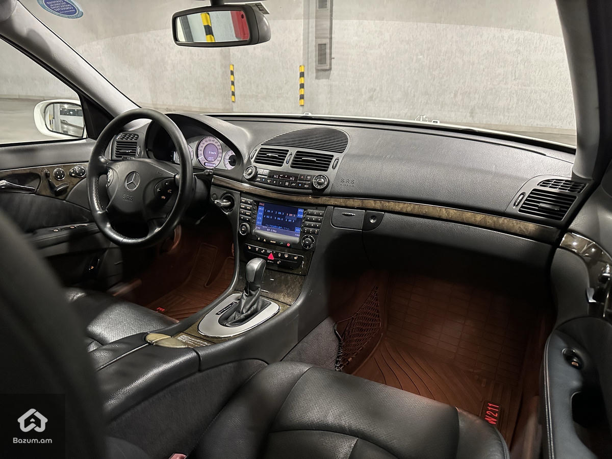 Mercedes E320 - image 9