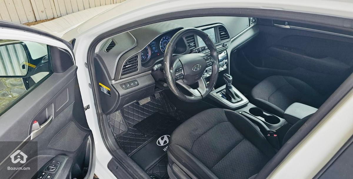 Hyundai Elantra Value Edition 2.0 - image 16