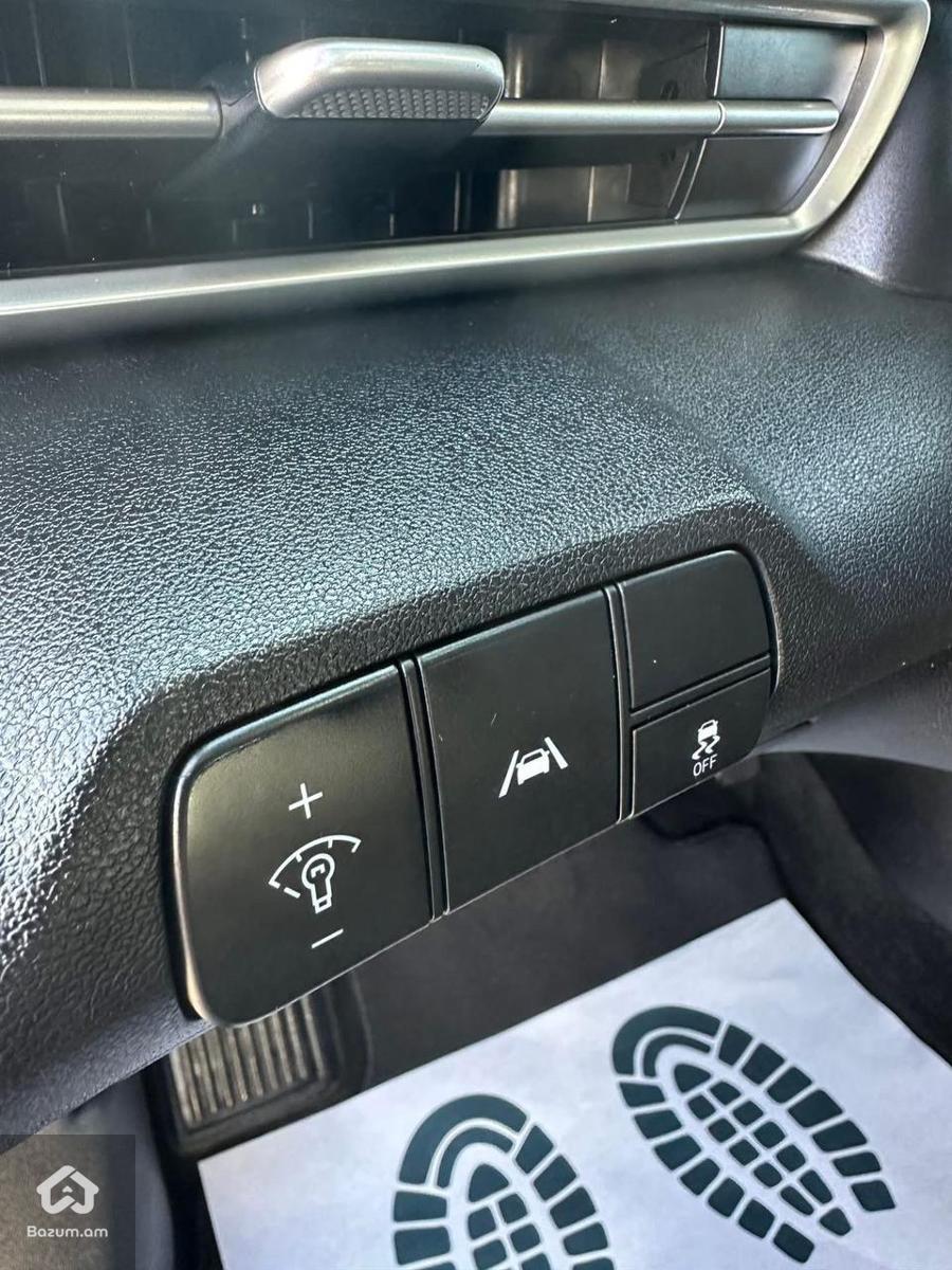 Hyundai Elantra - image 15