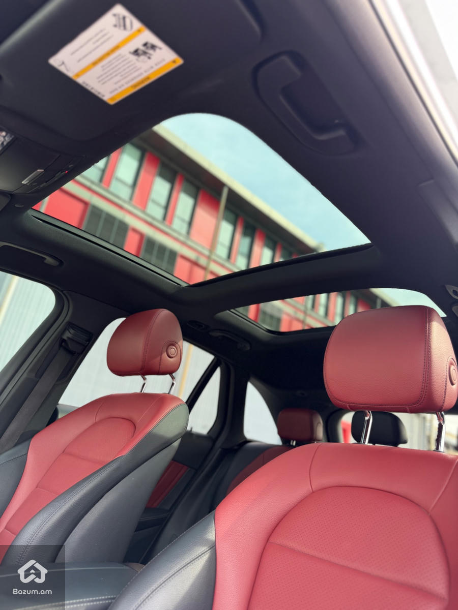 Mercedes Benz GLC 300 Amg line - image 8