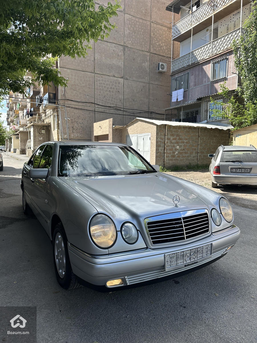 Mercedes E240 Japan - image 3