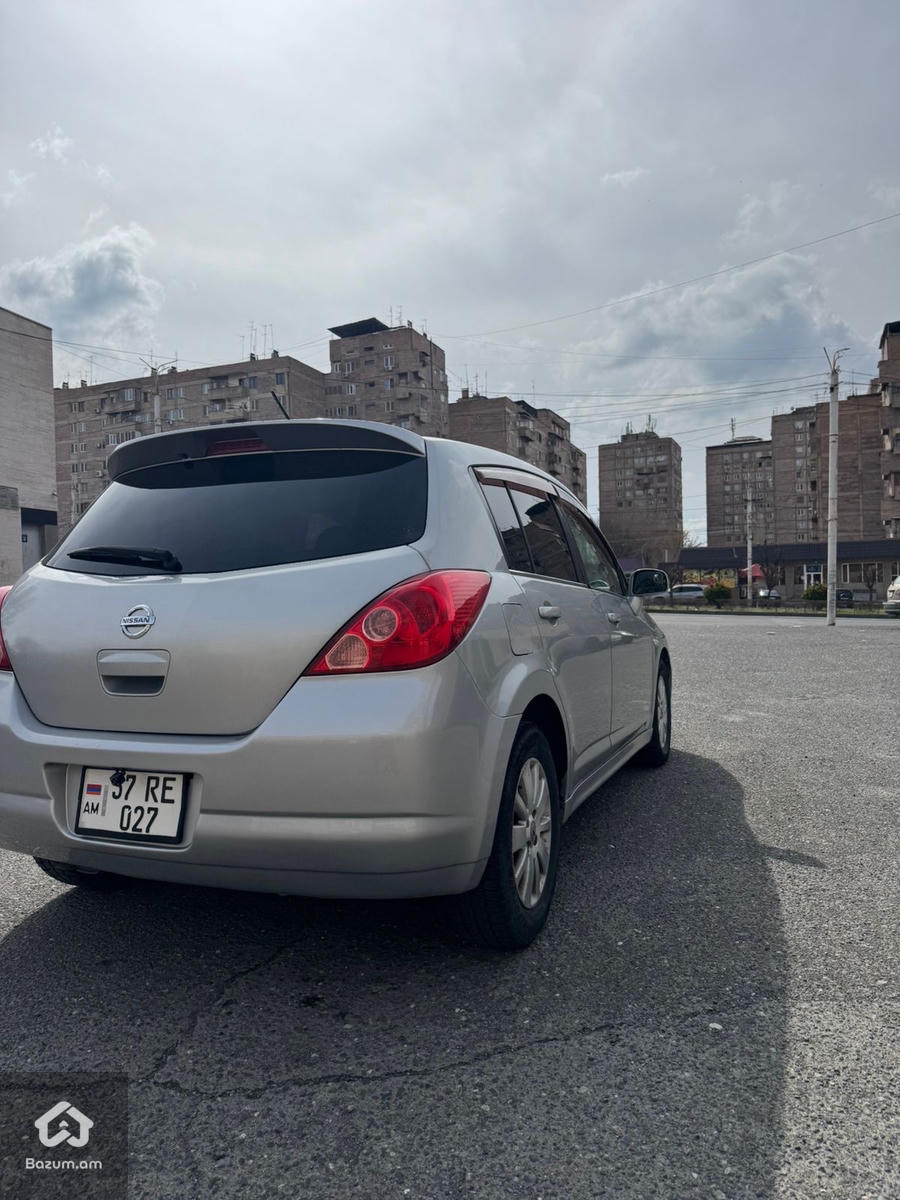 Nissan Tiida Axis - image 5