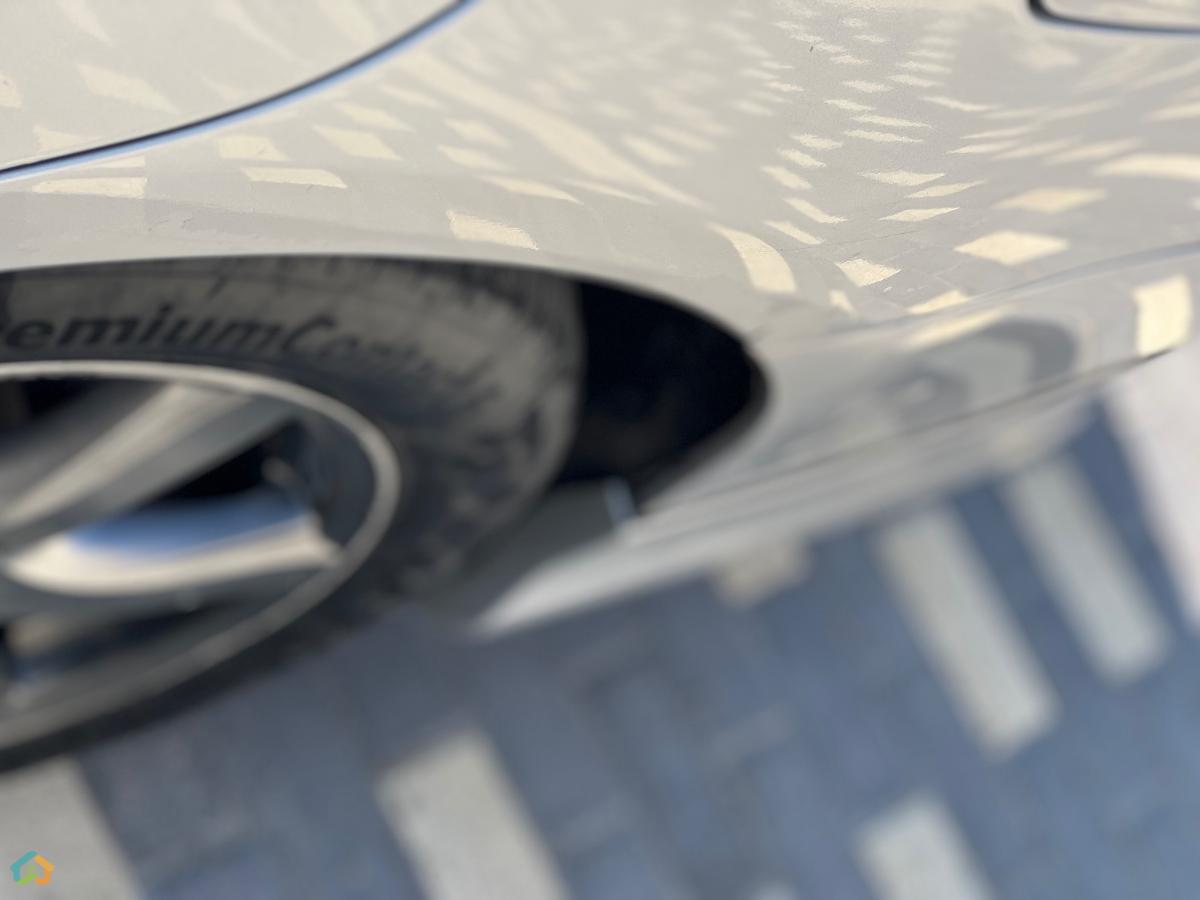 Toyota Camry SE - image 9