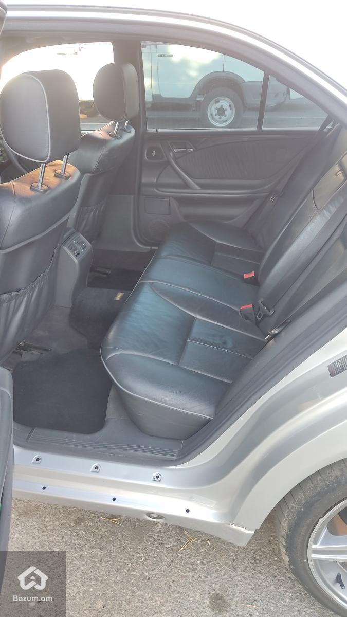 Mercedes E320 - image 4