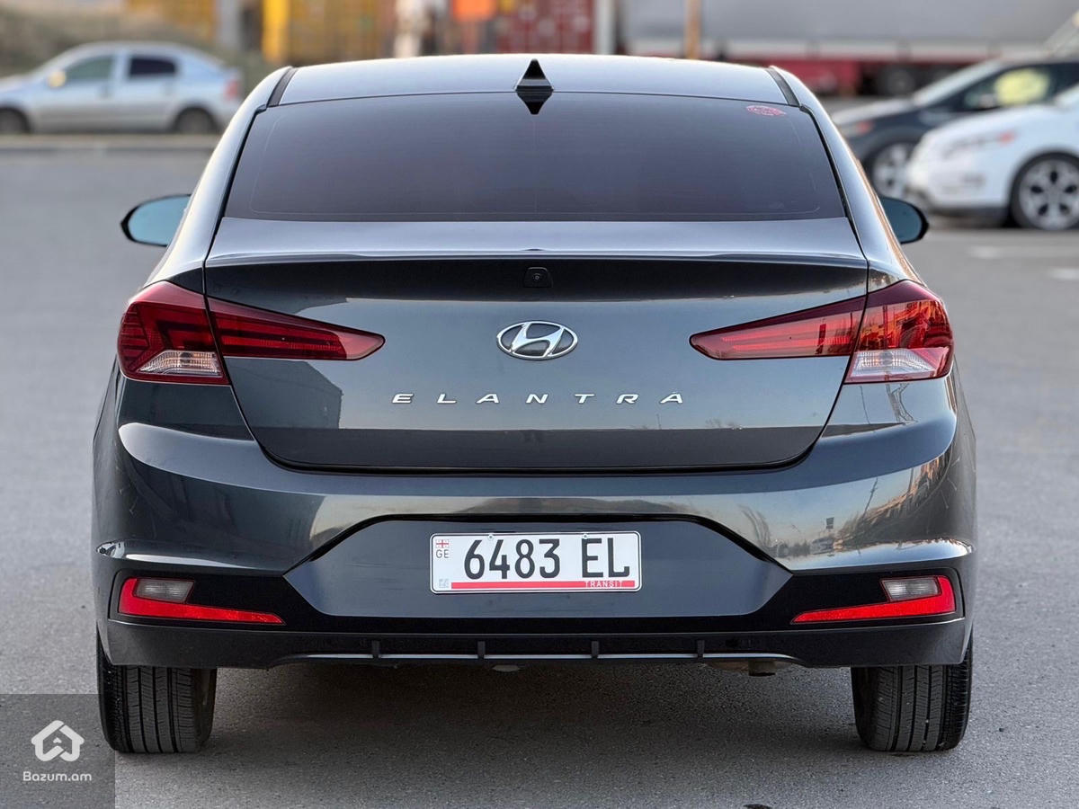 Hyundai Elantra - image 10