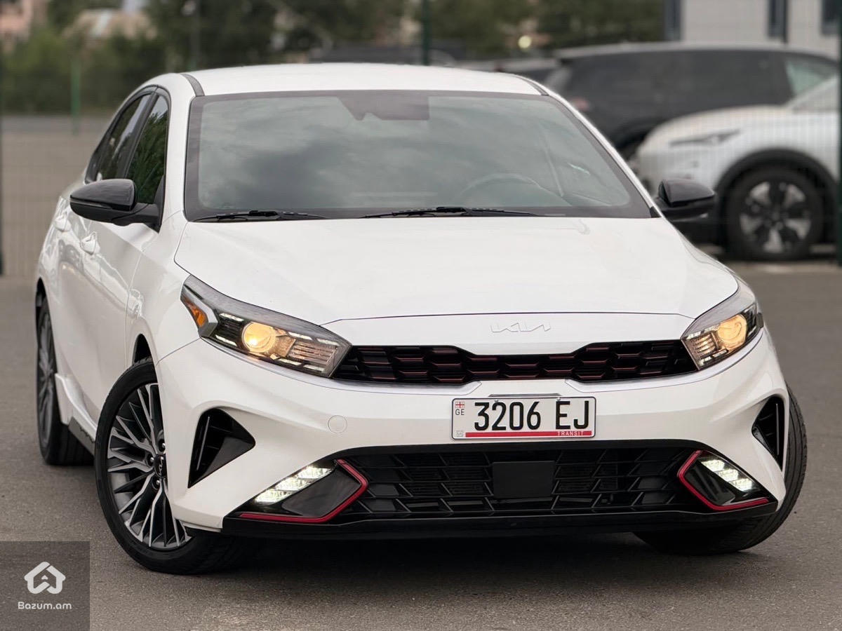 kia Forte - image 2
