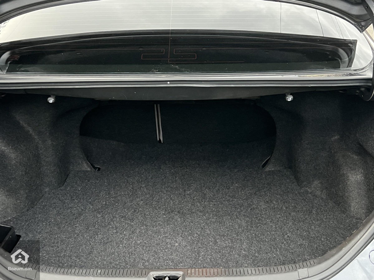 Toyota Camry 2011 - image 12