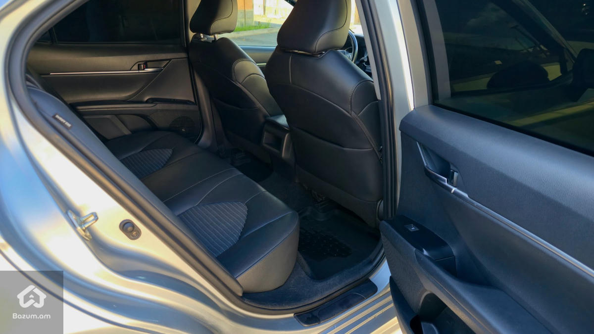Toyota Camry SE 2.5L  - image 18