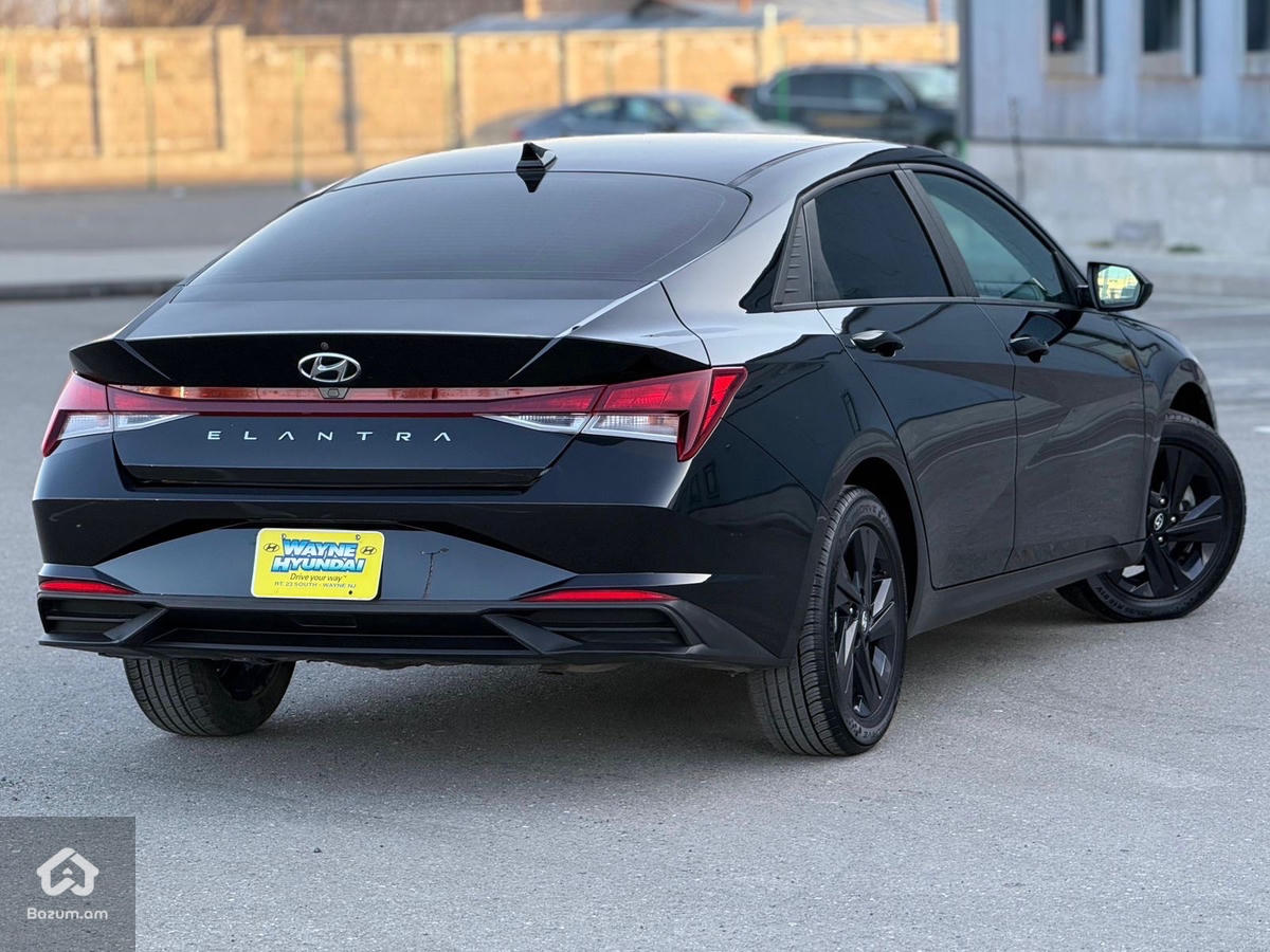 Hyundai Elantra - image 9