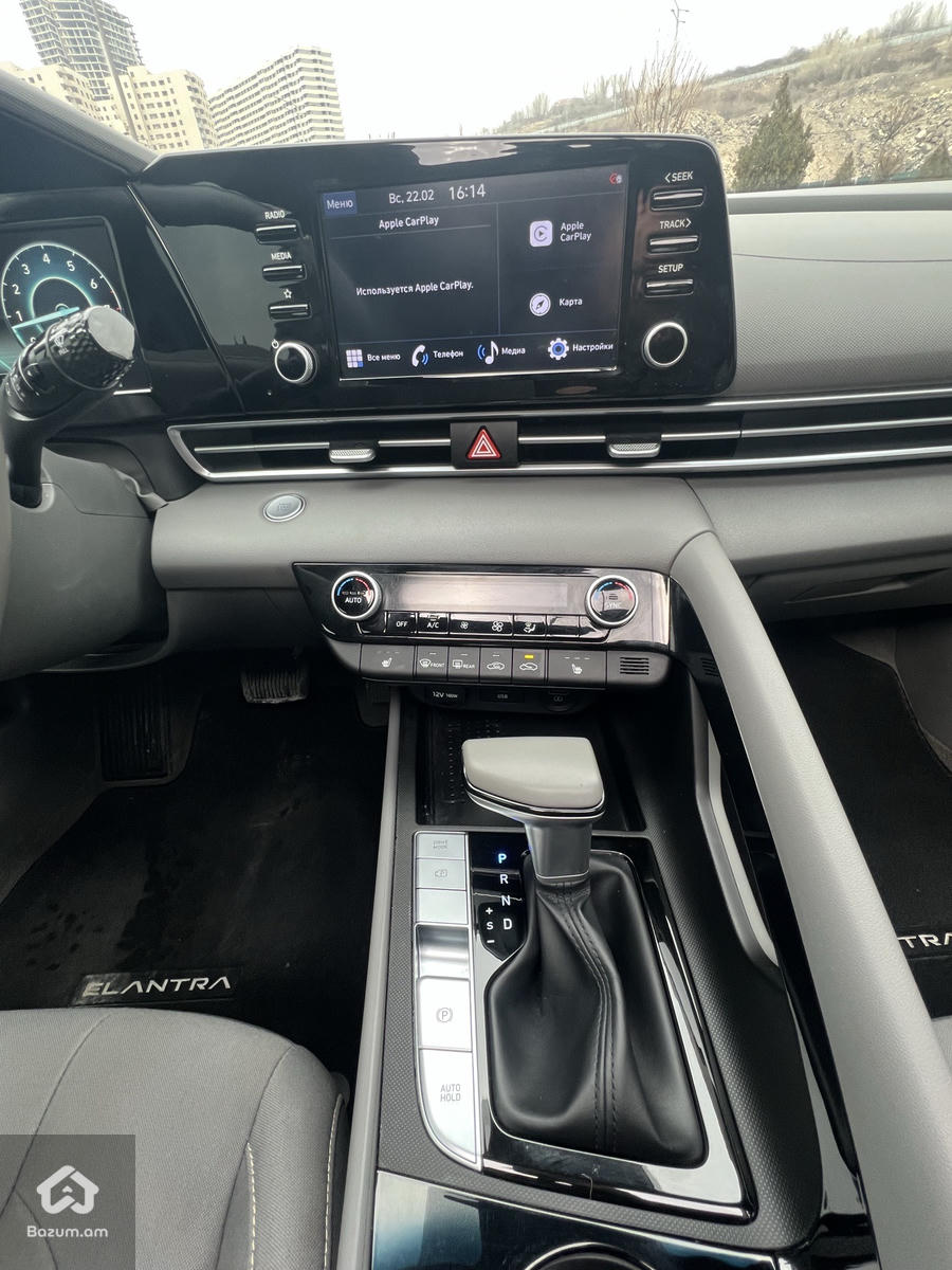 Hyundai Elantra Sel Plus - image 8