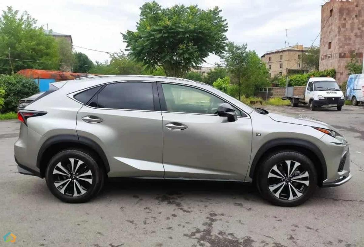 Lexus NX 300 - image 9