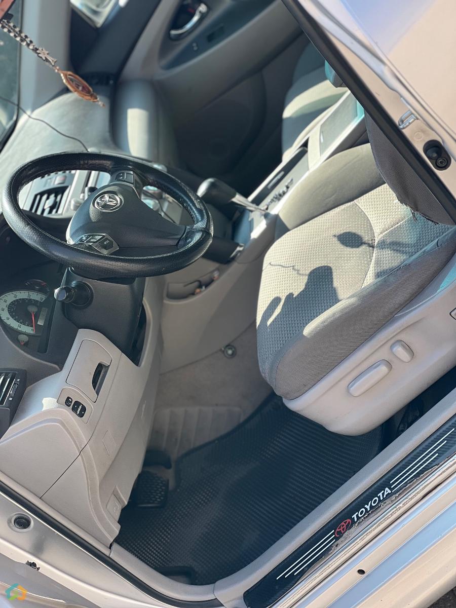 Toyota Camry SE - image 6