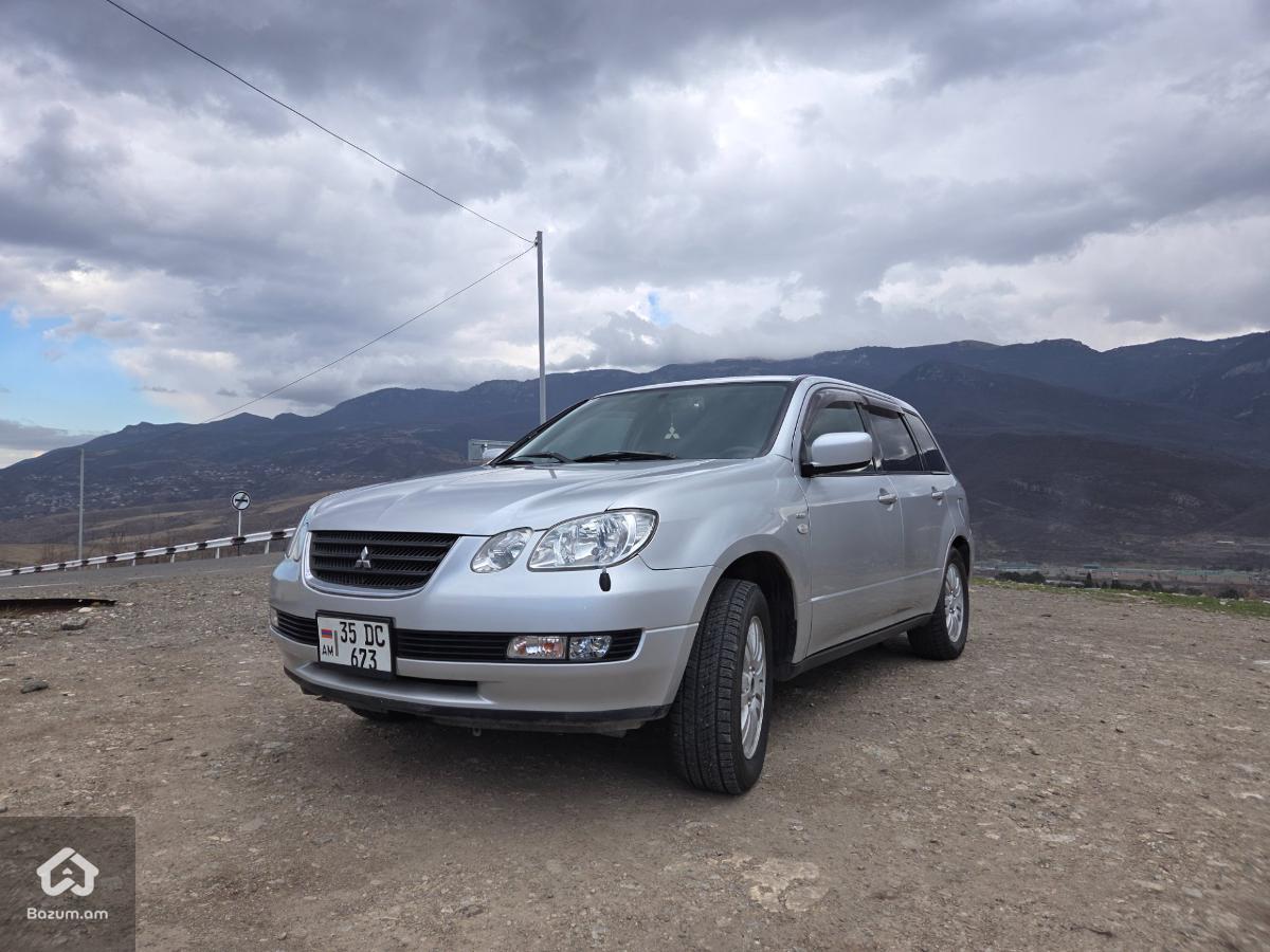 Mitsubishi airtrek - image 2