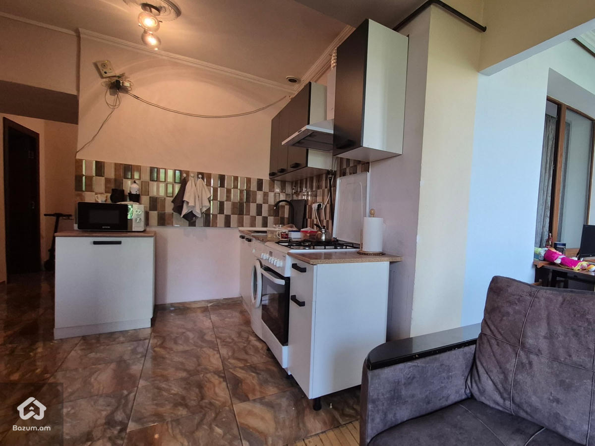 Վաճառվում է 3 սենյականոց բնակարան Շենգավիթում` Մանթաշյան փողոցում   - image 2