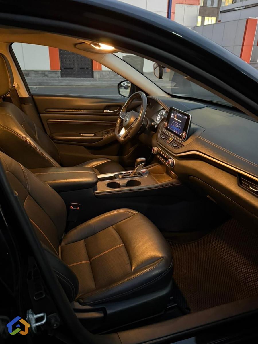 Nissan altima  - image 9