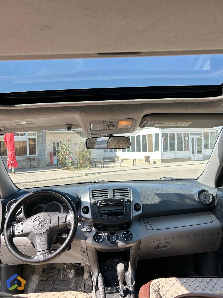 Toyota Rav4 - image 6