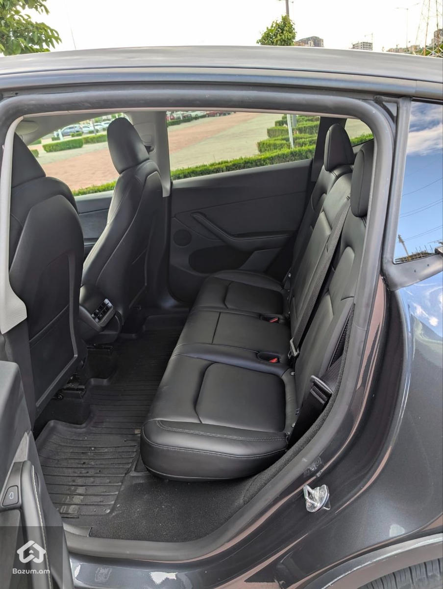 Tesla Model Y Long Range RWD  - image 10