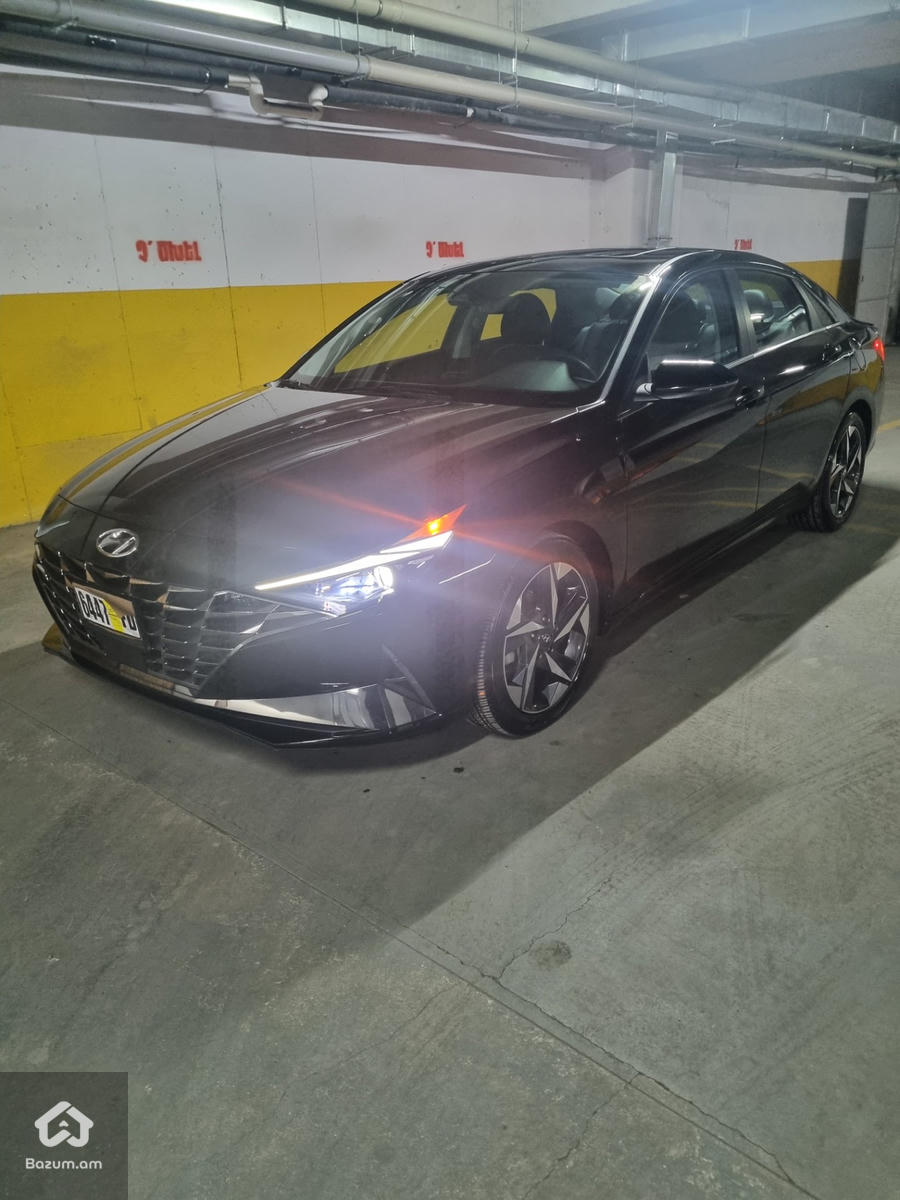 Hyundai Elantra Limited - image 2