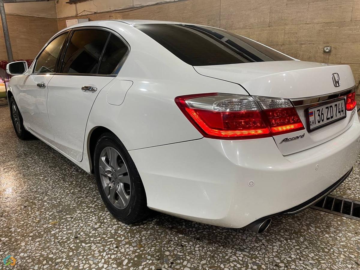 Honda accord - image 4