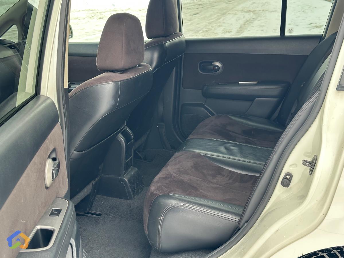 Nissan Tiida - image 6