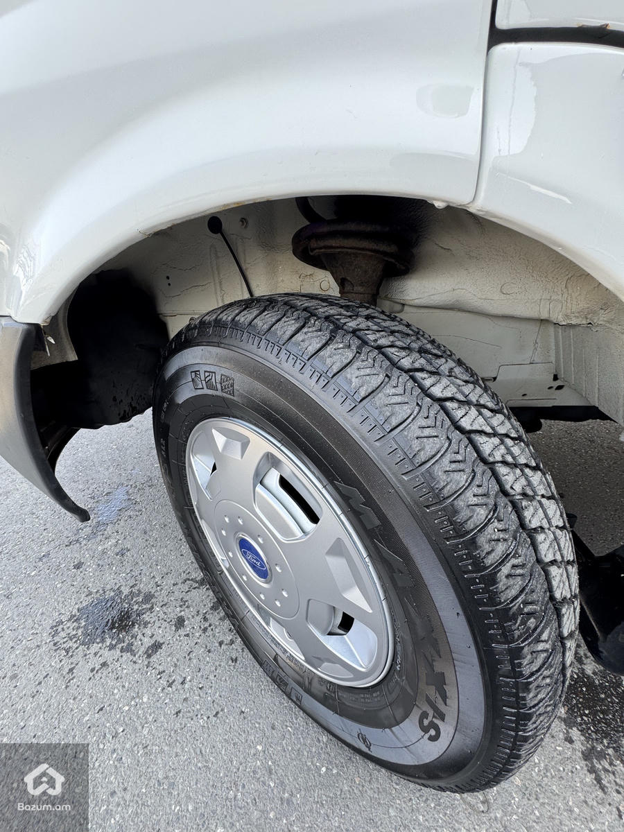 ford transit - image 10