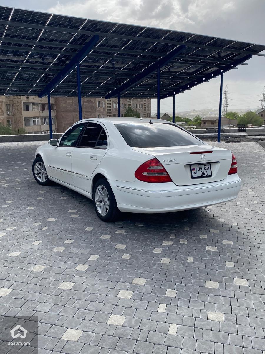 W211 Mersedes  - image 3