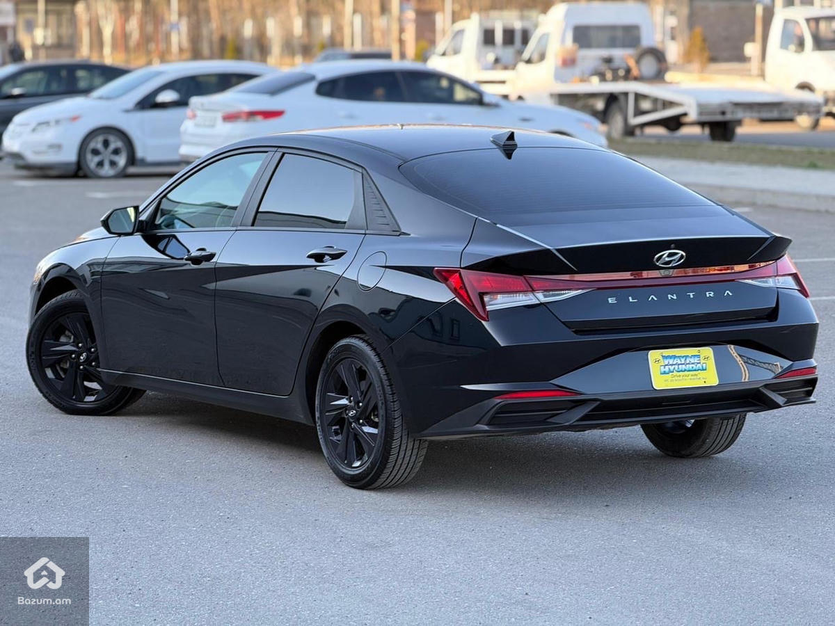 Hyundai Elantra - image 17