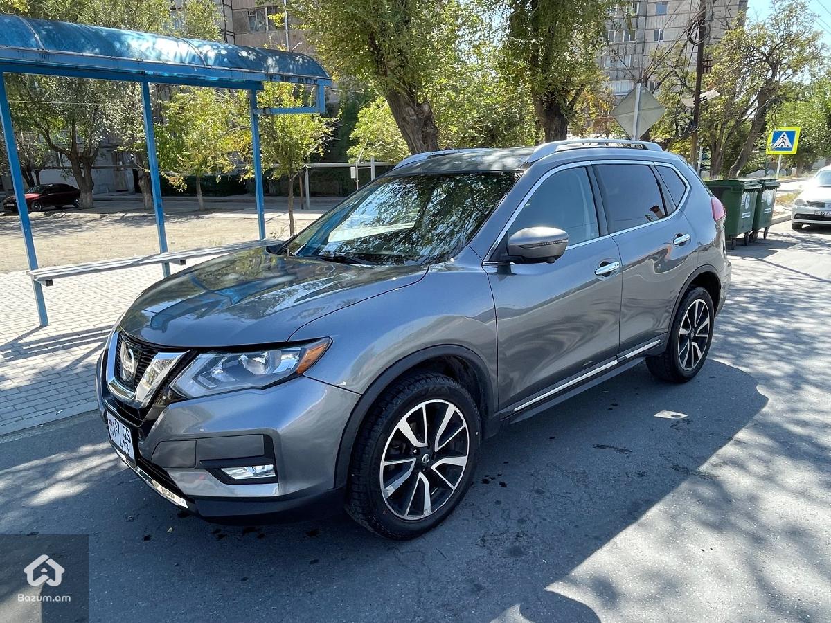 Nissan Rogue - image 1