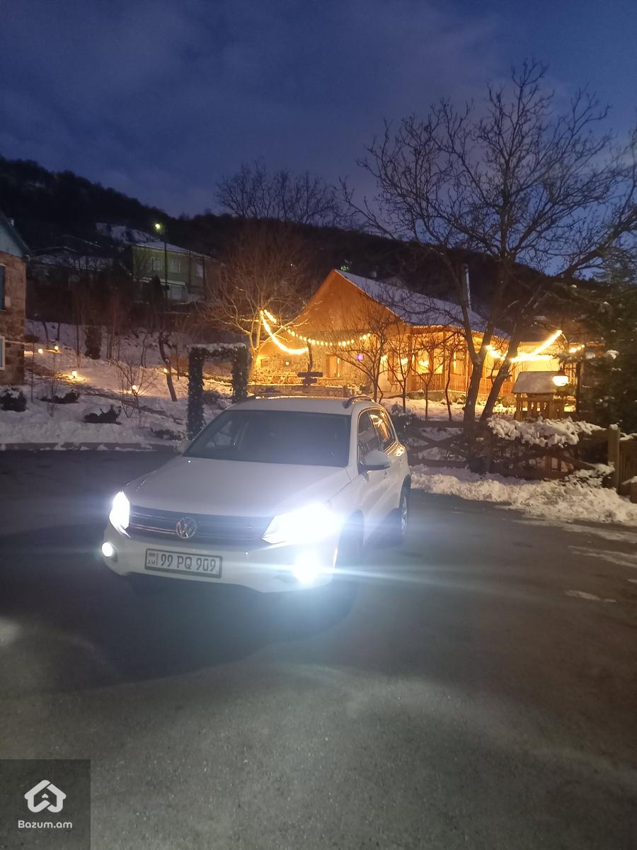 Volkswagen Tiguan  - image 2