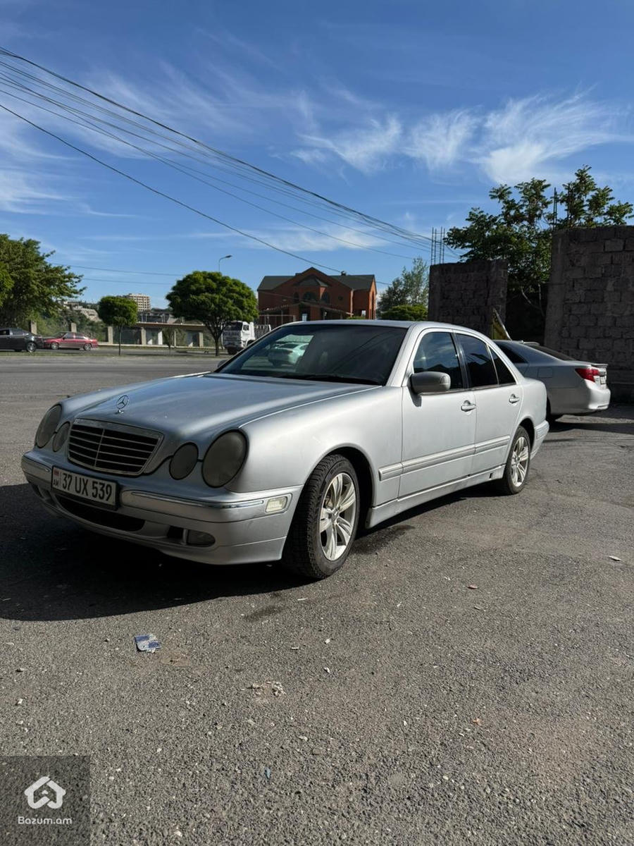 Mercedes E 320 - image 2