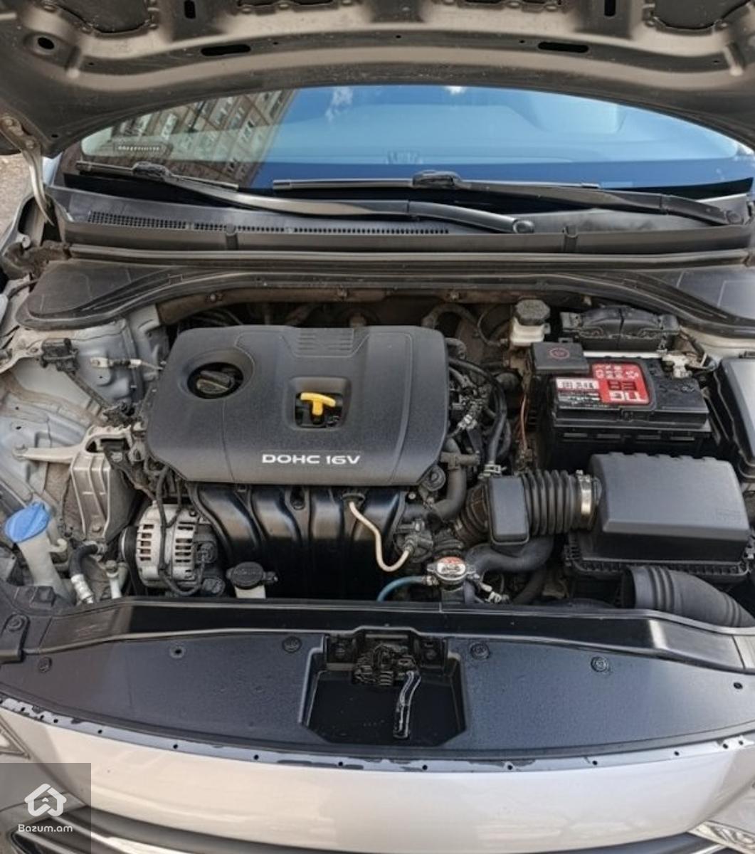 Hyundai Elantra SEL - image 2