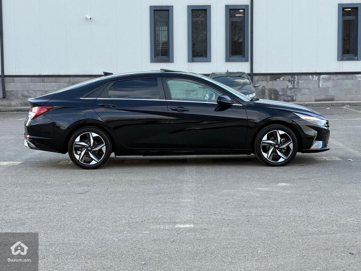 Hyundai Elantra - image 24