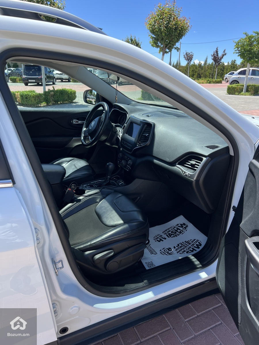 Jeep Cherokee  - image 10
