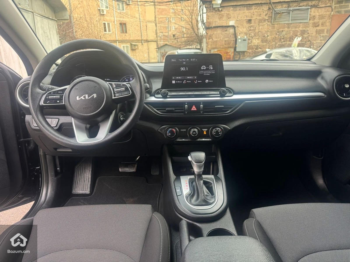 Kia Forte - image 5