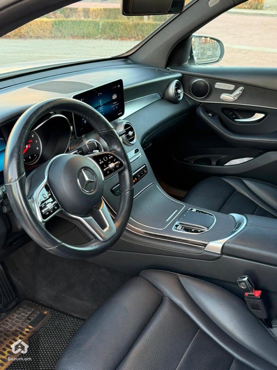Mercedes Benz - image 5