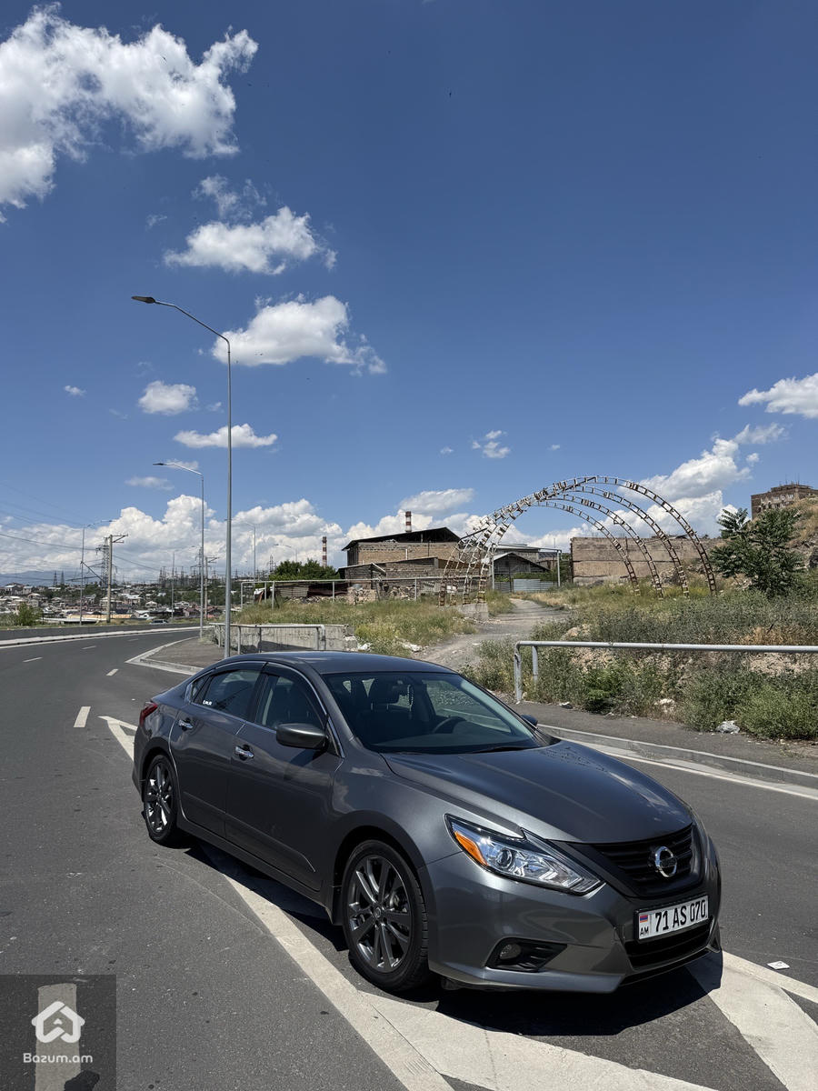 Nissan Altima SR - image 7