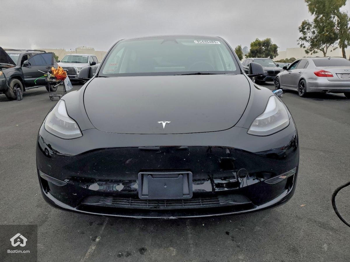 Tesla Model Y Long Range - image 4